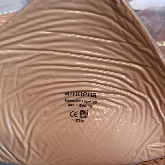 4 Amoena Essential Light sizes 9 and 10 2S breast shape price is now for all 4. - Picture 5 of 9